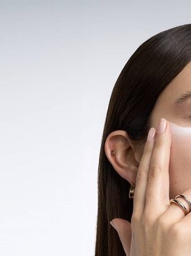 20252803 Oap Revitalift Filler Glass Skin Application 1 Na Dmi Na Na Digital Dmi STAMP